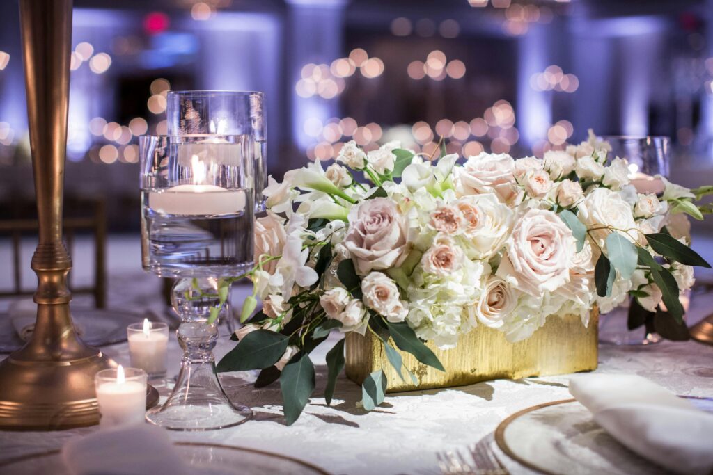 Luxurious wedding table setting with roses and candles, creating a romantic ambiance.